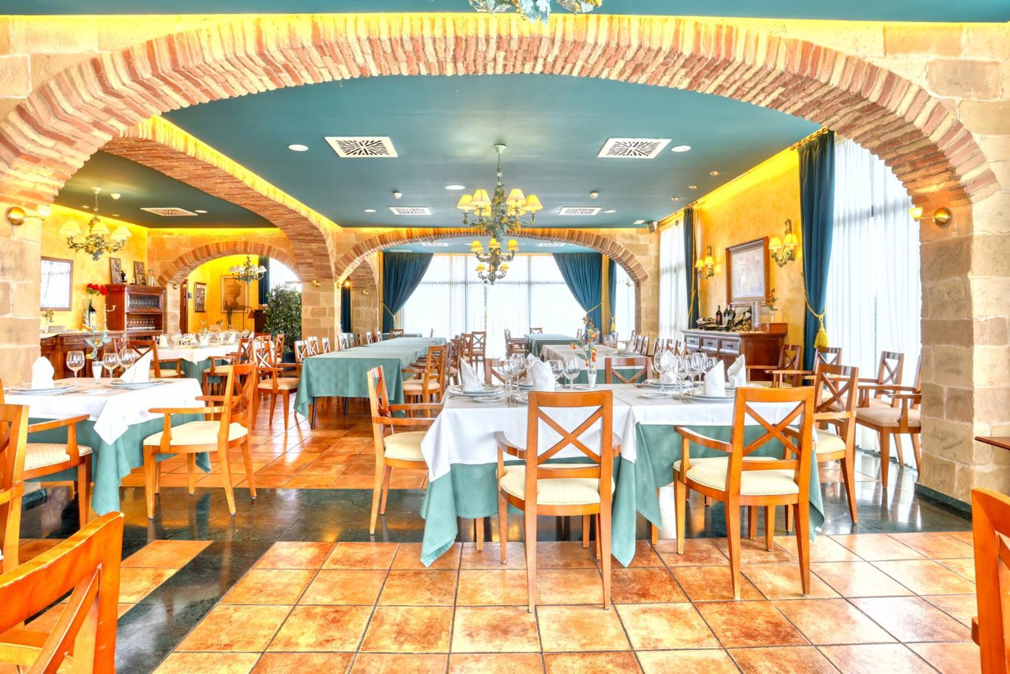 阿尔马桑别墅酒店 Almazán 外观 照片